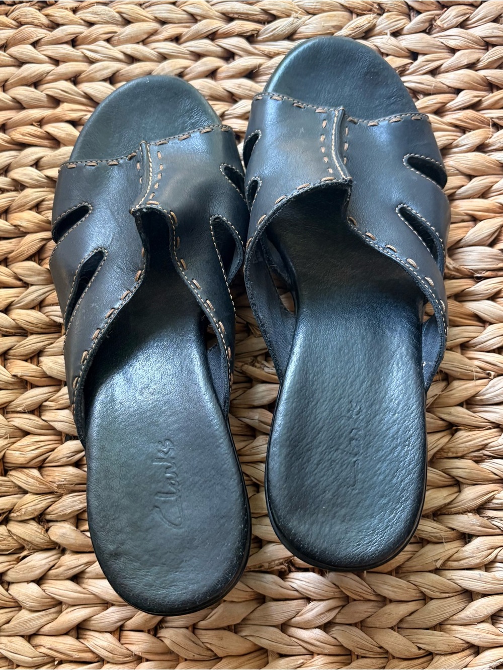Clarks Artisan Collection Women's Black Leather Sandals 9M EUC Contrast Stitch - Picture 5 of 10